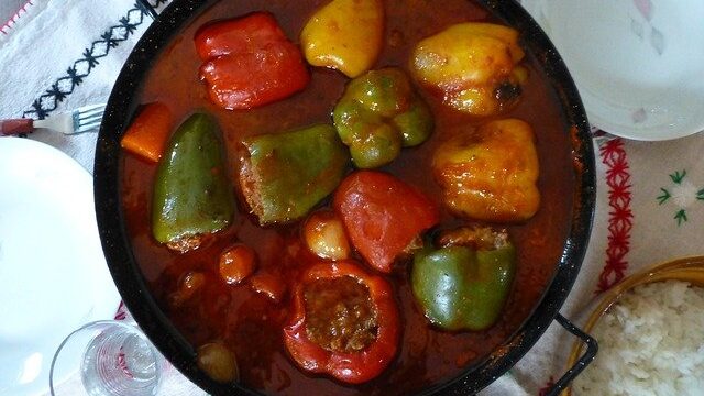 クロアチア料理のパプリカの肉詰め