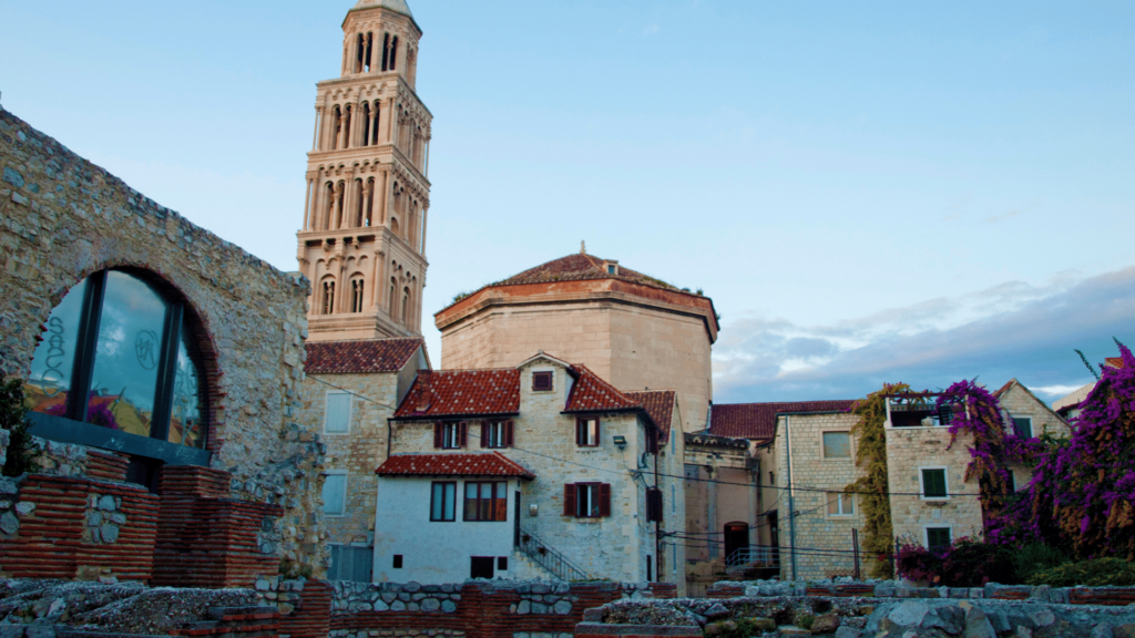クロアチアのスプリットの聖ドムニウス大聖堂の外観
